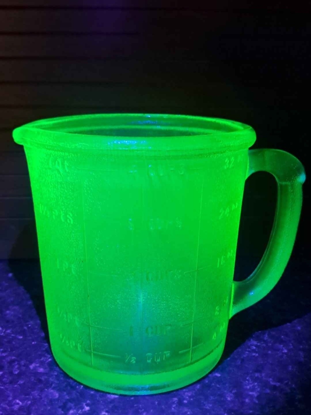 Green Glass Measuring Cup - Glowing Uranium Glass 1930's